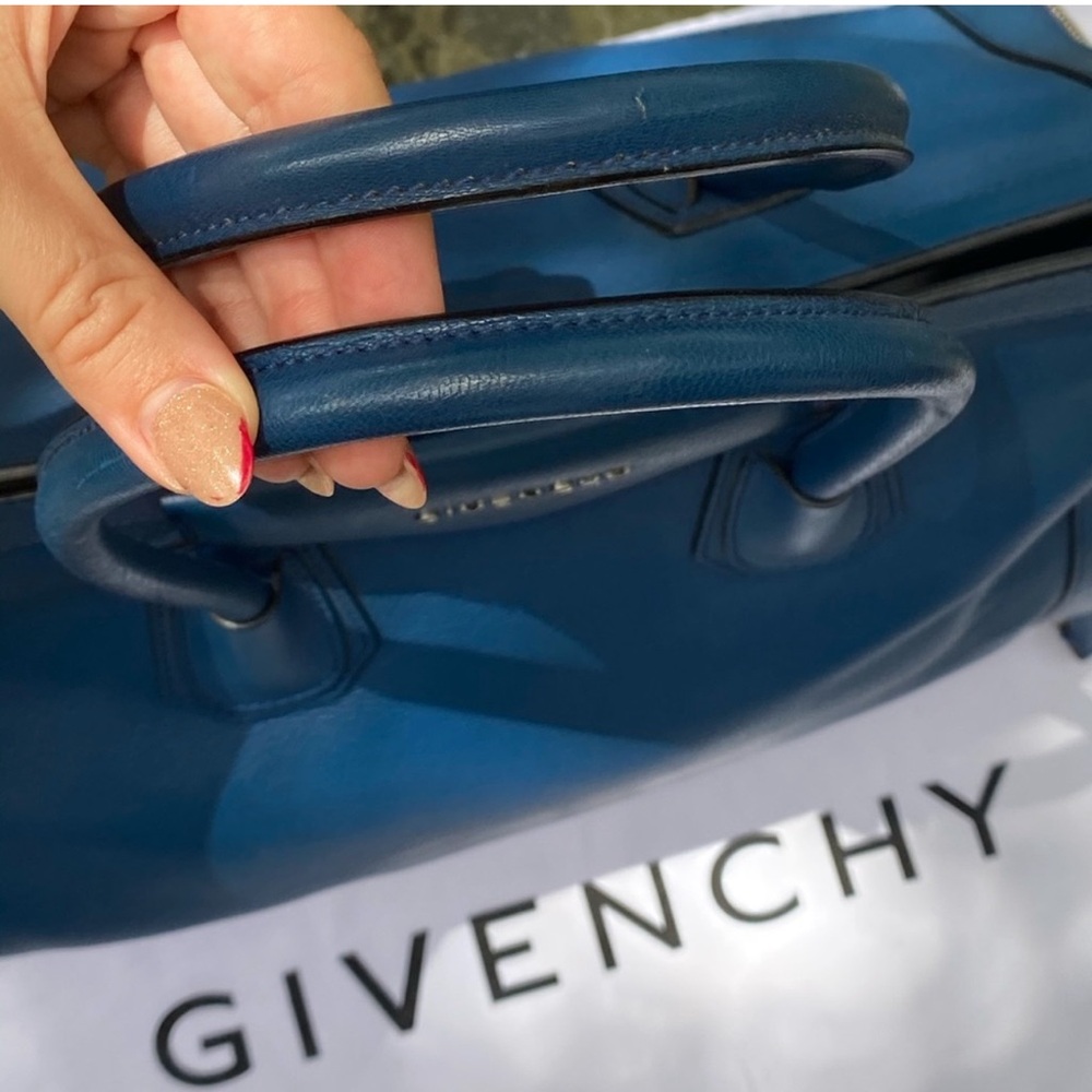 GORGEOUS blue Givenchy shoulder bag - Picture 6 of 15